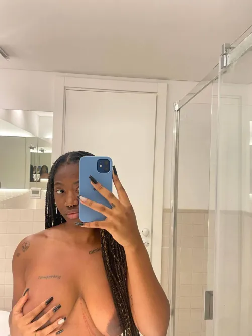 Thumbnail ZaraLuxxx Feels Cute Today in the Captivating handbra Category