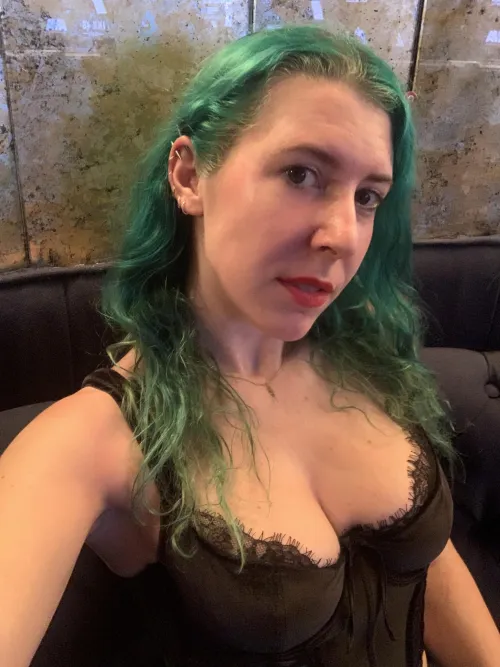Thumbnail Perky Cleavage: sirenskiss3's Allure Revealed