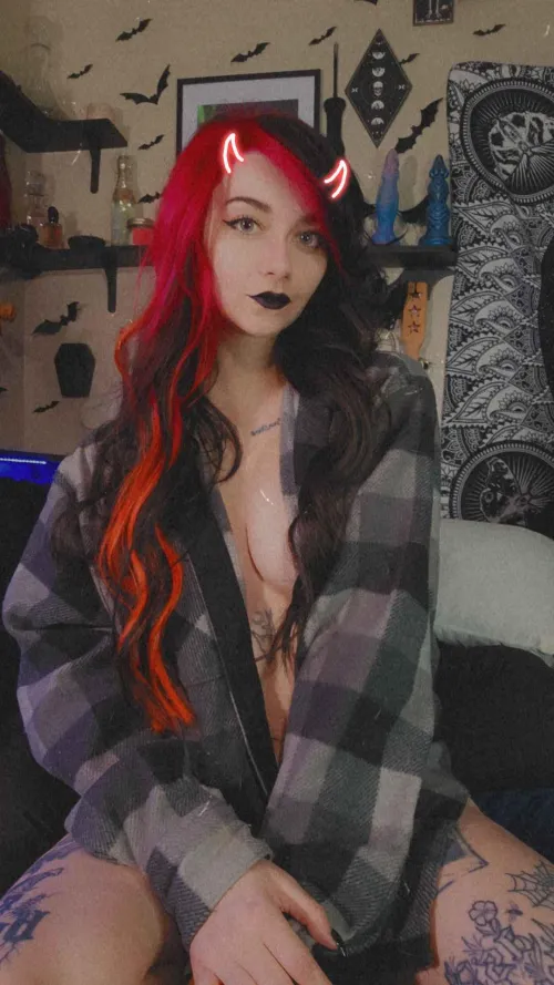 Thumbnail Cozy Goth Vibes: Embracing Flannel Comfort by LxttleFvxx