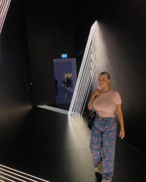 Thumbnail Captivating Moments: Stealing the Show with PantySnifferr69