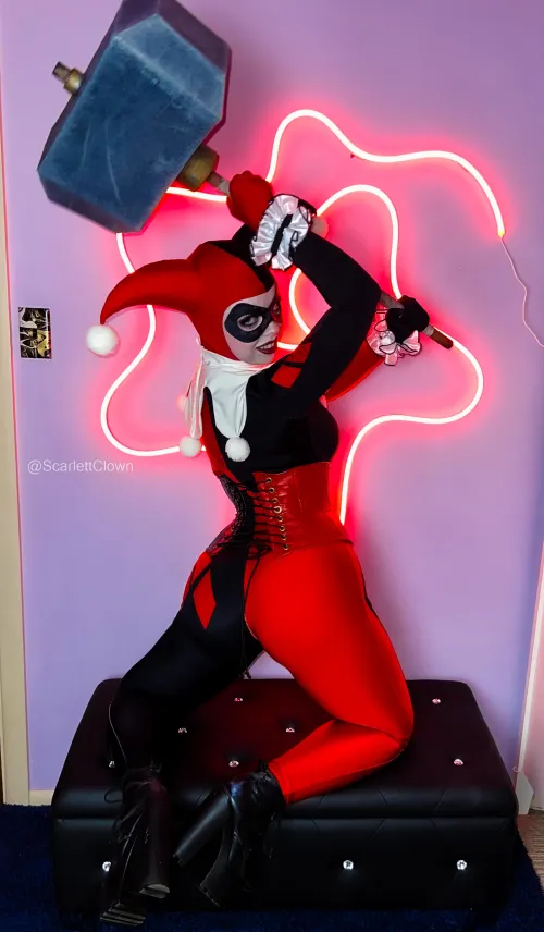 Thumbnail ScarlettClown Transforms into the Captivating Harley Quinn