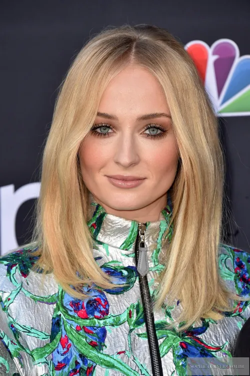 Thumbnail Sophie Turner's Allure Unveiled by dropthemelons
