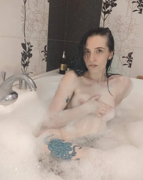 Thumbnail Teasing Tales from hailey_cute in GirlsShowering