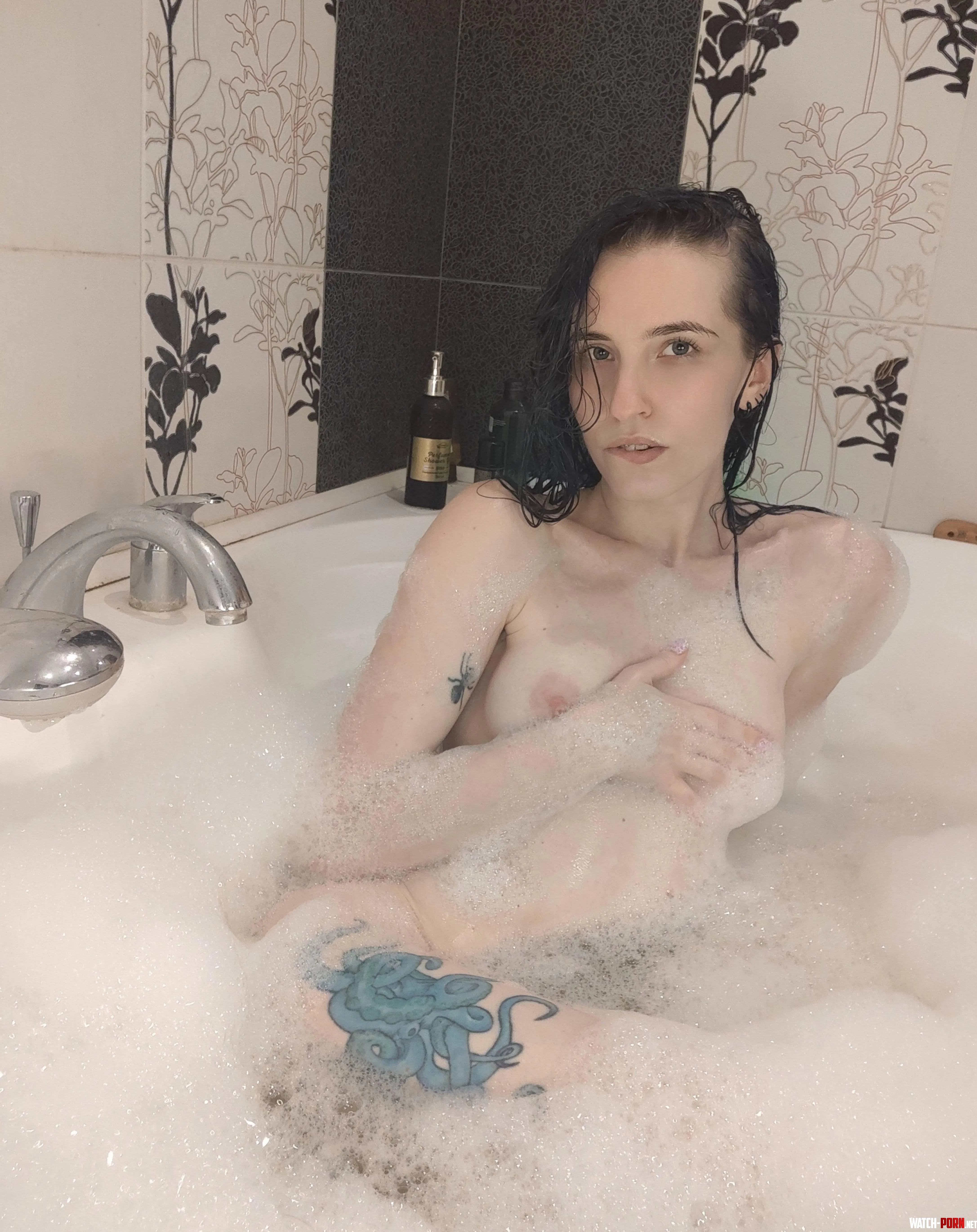 take a warm bath and tease you by hailey_cute