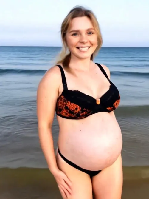 Thumbnail Does anyone appreciate my pregnant body? Exploring PregnantPetite with pregnant_brandi