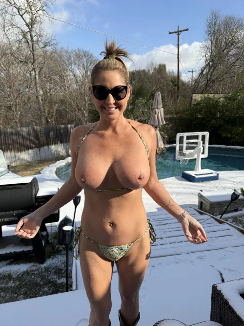 Thumbnail Officialbikininicole: Embracing the Perfect Age for Freedom