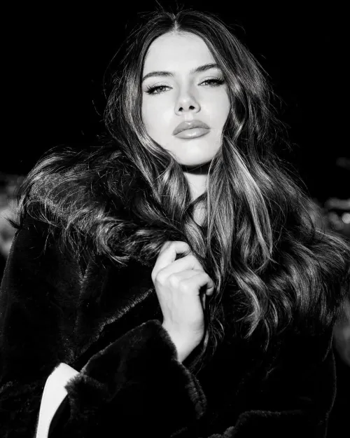 Thumbnail Kianna Louise Stephens: A Dazzling Beauty Icon | Luke0ne