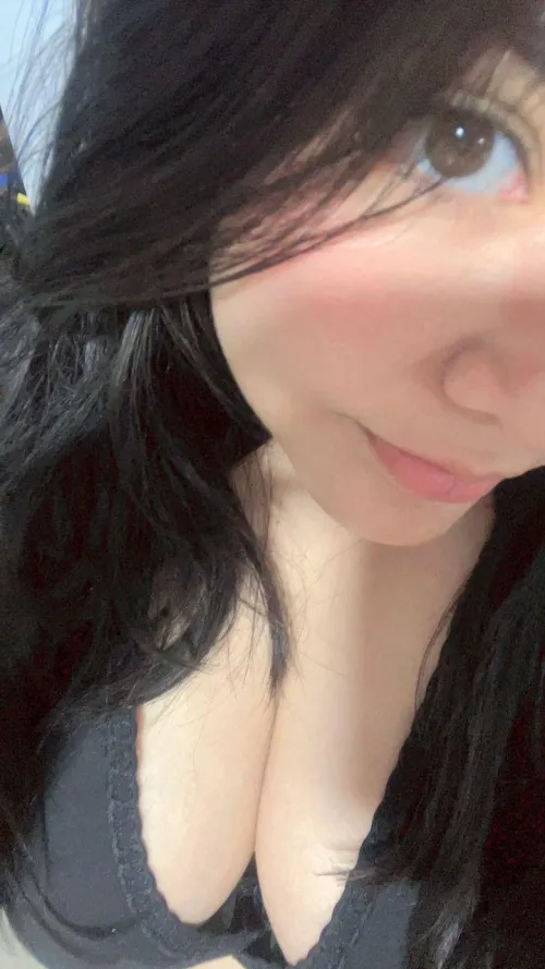 Thumbnail Sexting Services Available with Rojascristins on Snapchat