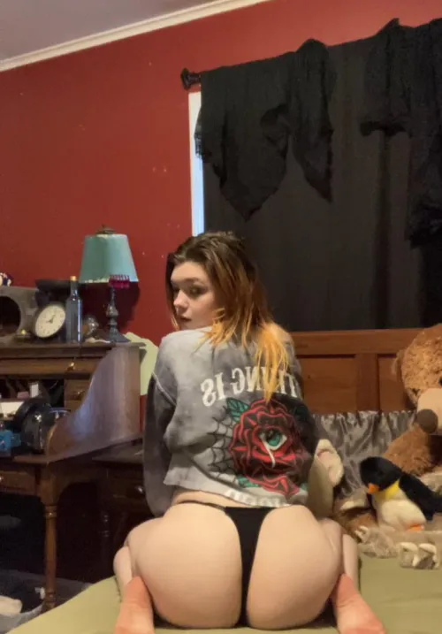 Thumbnail All About that Ass: Dive into yourownerkiwi's Booty World