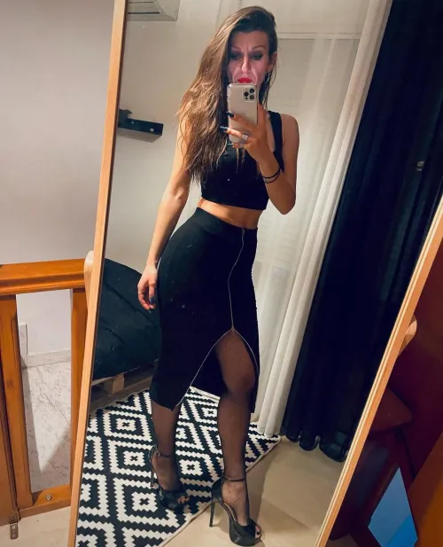 Thumbnail Opening My Tight Skirt: elle_fg90's Sensual Pantyhose Dilemma