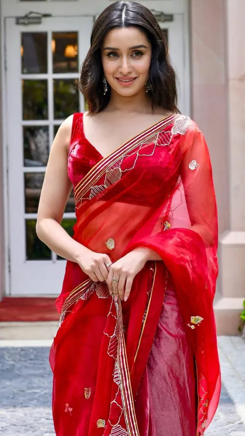 Thumbnail Gentlemanboners: Author James007BondUK Shines Light on Shraddha Kapoor