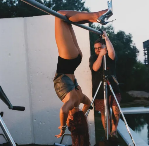 Thumbnail Dua Lipa: Darkjoe83 Shines Light on CelebrityButts Phenomenon