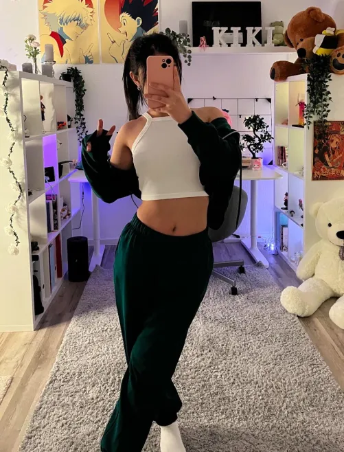 Thumbnail Embracing the Weekend: Joyful Moments with pandakikii