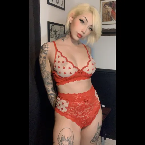 Thumbnail FahrenheitModeling's Outfit Inspires Hope and Style | shorthairchicks