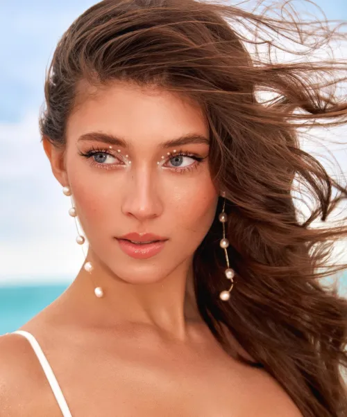 Thumbnail Laura Margesin: Unveiling Captivating Beauty | Ken789gh