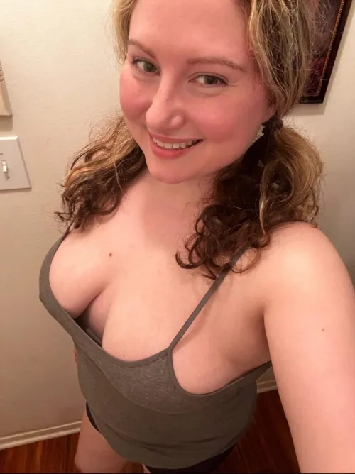 Thumbnail Mandiallday83: Born in 1983 | Milfie