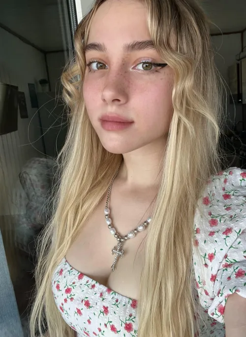 Thumbnail Bitter_Vermicelli752: Today's Classy Fashion Statement