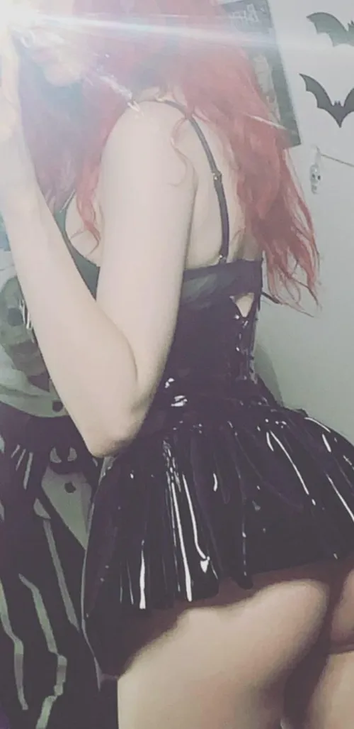 Thumbnail Get Your Shine On: Embrace the Shiny Beauty with LivingDeadGothh | ShinyPorn