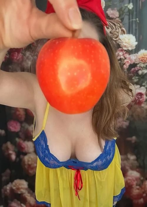 Thumbnail Snow White by txhotmess90 | CosplayGirls