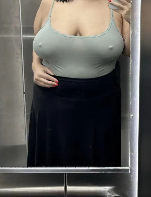 Thumbnail That's How I Like It: pgalorex's braless Perspective