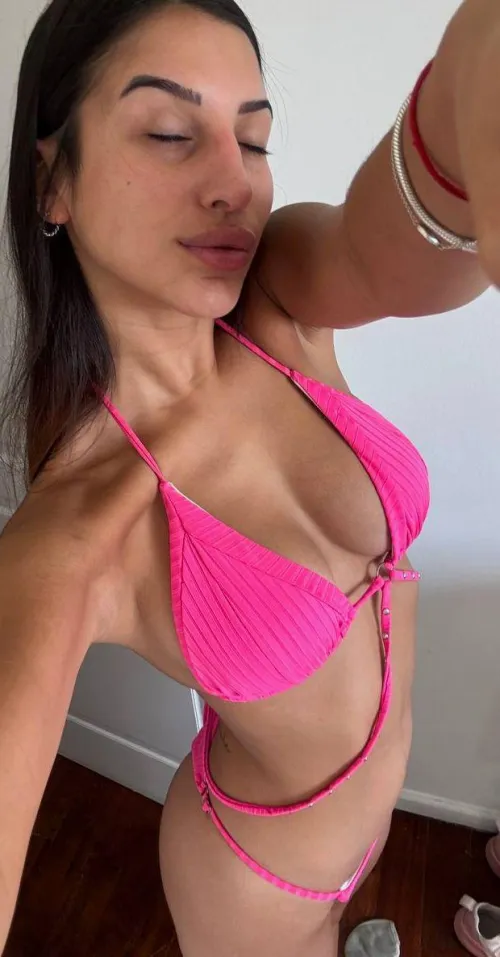 Thumbnail Wild_Ana: Sensuality and Self-Confidence by the Pool | BikiniBodies