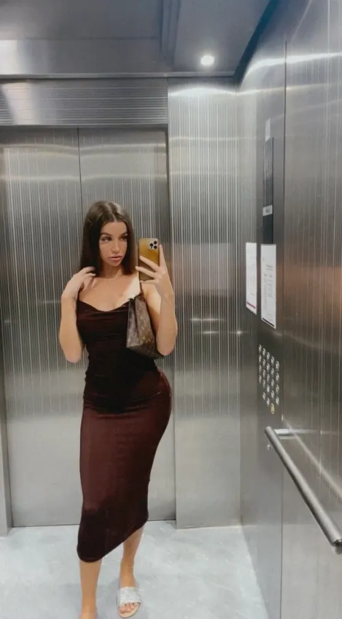 Thumbnail kaylasweetx Captures the Elevator Mirror Beauty in a Tight Dress | tightdresses