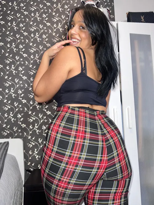 Thumbnail Imperfectly Perfect: Galadriel69_'s Playful Promise