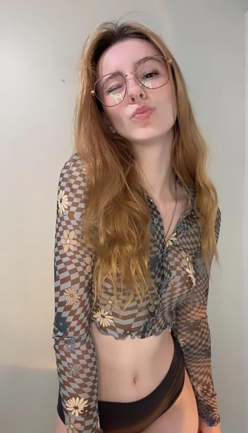 Thumbnail Tan Perfection in a Crop Top | Author: Freedom_red15 | croptopgirls
