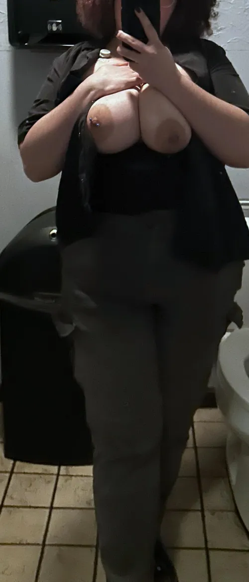 Thumbnail Reflections in the Dingy Bar Mirror: Nostalgic BBW Moments | Notso_graceful01