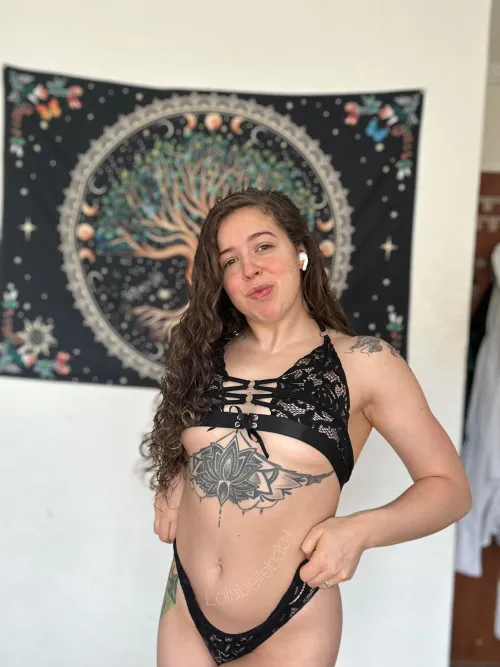 Thumbnail Lolabellebaby's Underboob: Loving My Long Hair and Underboob Combo - Sexy Style Choices