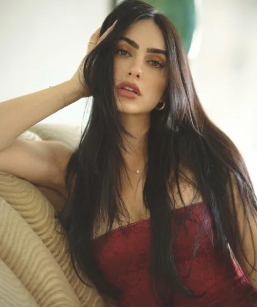 Thumbnail Introducing Joanna Kutkina: A Vision of Beauty | Ken789gh