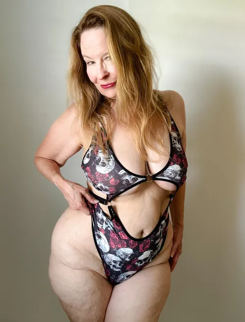 Thumbnail Sunday Delights: exiteighty's GILF Reflection