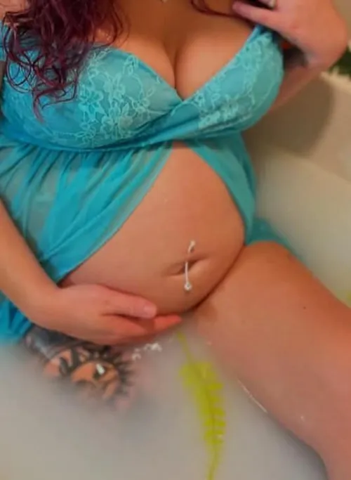 Thumbnail Pregnancy Joys: Feeling Hugeeee Experiences Revealed