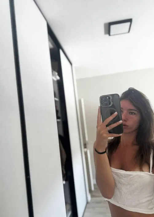 Thumbnail Top Love: Exploring fashion with loveinmotion_