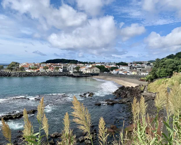 Thumbnail PetroniusKing's Insightful Look at Praia de So Roque in Azores