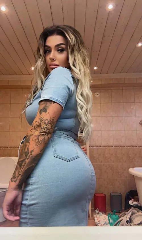 Thumbnail EllahSvensson's Alluring Call: View Naked Swedish Beauty