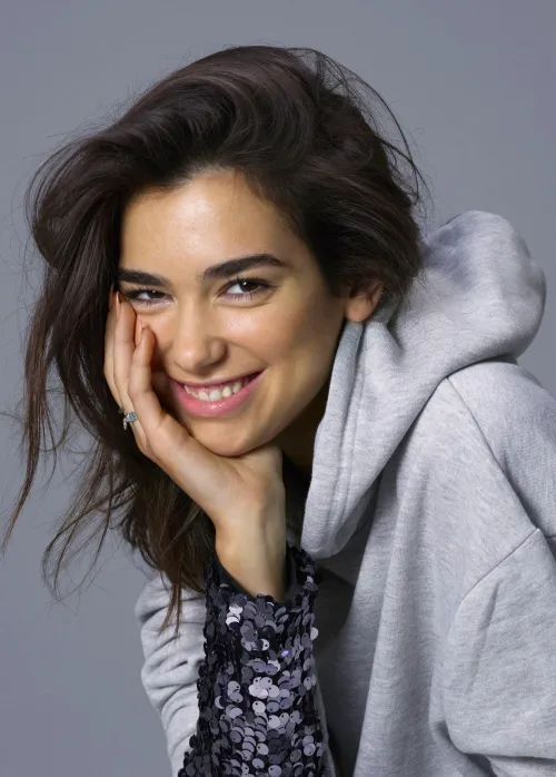 Thumbnail Beauty Spotlight: Dua Lipa's Allure