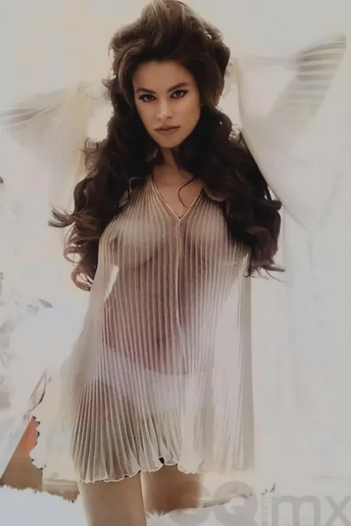 Thumbnail Rich_Caterpillar5591 Features the Timeless Beauty of Sofia Vergara in CelebsGW