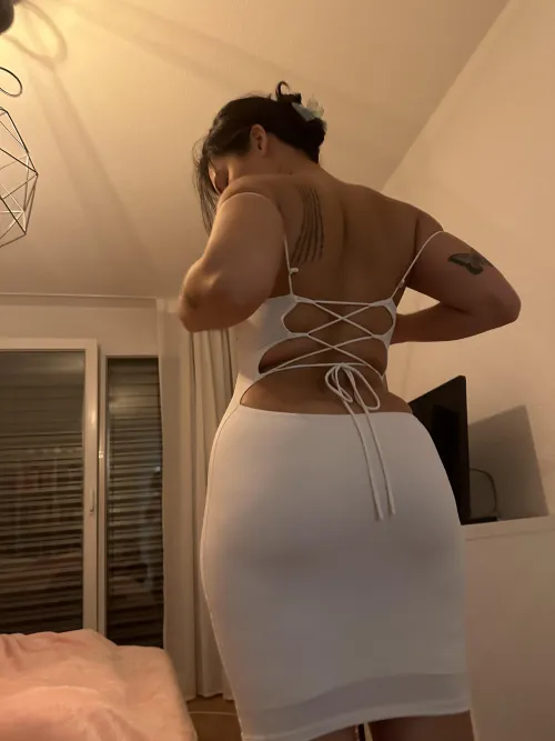 Thumbnail Sensually Captivating: queeniehun's Tempting Offer