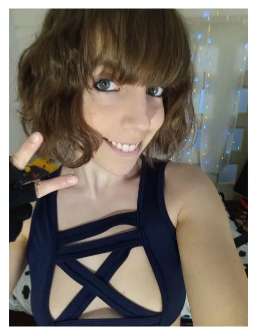 Thumbnail Amy__chan's Attempt at Coolness in CamSluts Revealed