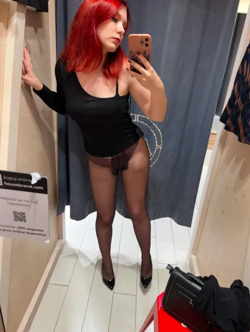 Thumbnail ichigo_emaa Embracing Nylons: MirrorSelfie Style Statement