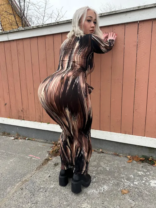 Thumbnail Unveiling the Tempting World of ThickThighs: Bend That Ass Over