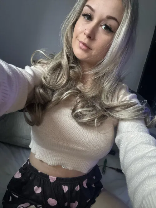 Thumbnail AlysaFox Flaunts Tummy in Crop Tops | croptopgirls