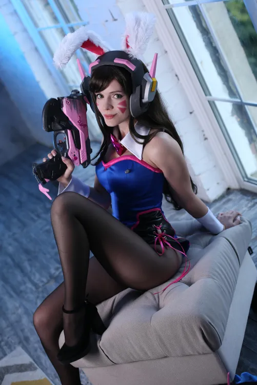 Thumbnail Tempting Bunny DVa: A Look at Evenink's CosplayLewd