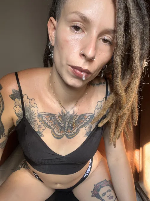 Thumbnail 'Clingy' - Explore Spitfetish with Author DreadGorgona