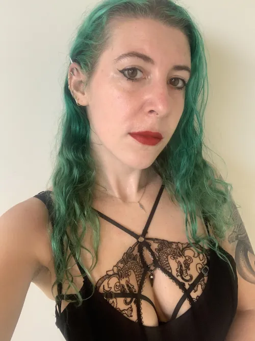 Thumbnail Sexy Lace Peek: sirenskiss3's Seductive Revelation