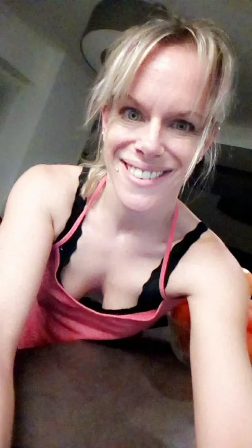 Thumbnail Sentimental Greetings from France: Fee_du_logis's Downblouse Journey