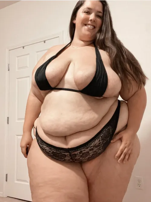 Thumbnail LolaRhiannon Discusses ssbbw: What Will You Grab First?