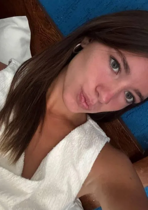 Thumbnail Loveinmotion_ Showcases Classy Elegance in 19yo Beauty