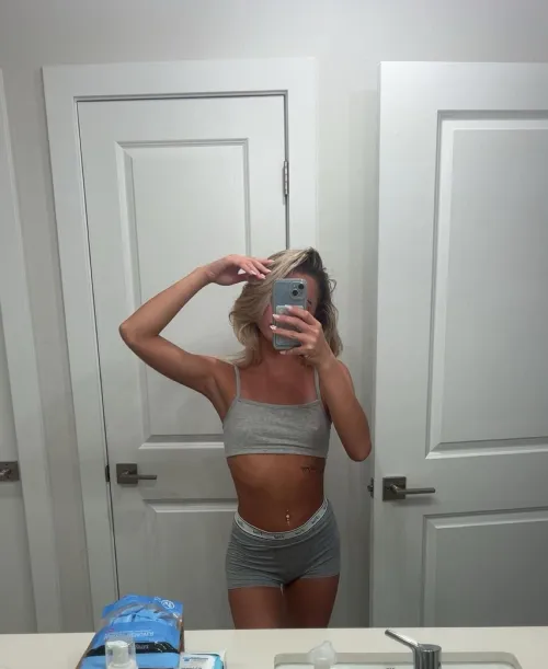 Thumbnail Prttykam_xoxo's Teasing Charm: MirrorSelfie at Its Best